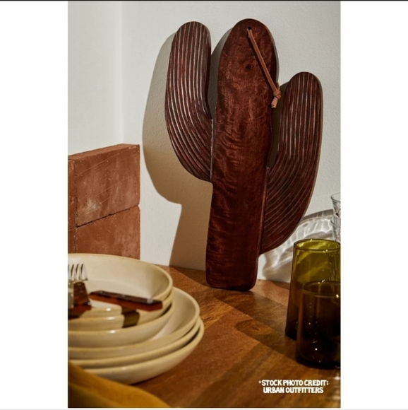 🌵NEW! Urban Outfitters Cactus Serving Board 🌵 - Picture 1 of 5